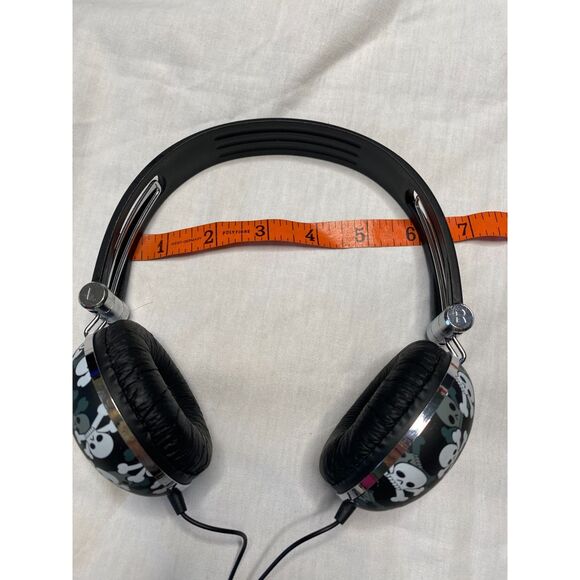Nwot Skull Crossbones Over Ear Headphones Wired Black White Audio Accessory - Picture 9 of 11